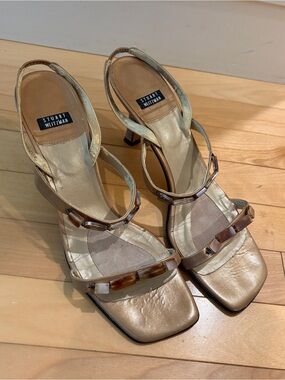 Stuart Weitzman Slingback Kitten Heels in Size 8 Narrow
